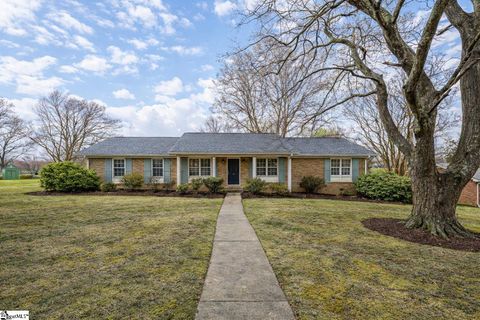 11 Shrevewood Drive active home in Brook Glenn Gardens, Taylors, SC