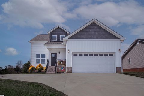 704 Rockcliff Street active home in Brook Ridge Hills, Greenville, SC