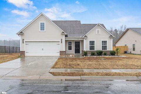 124 Screech Drive pending home in Fountainbrook, Fountain Inn, SC