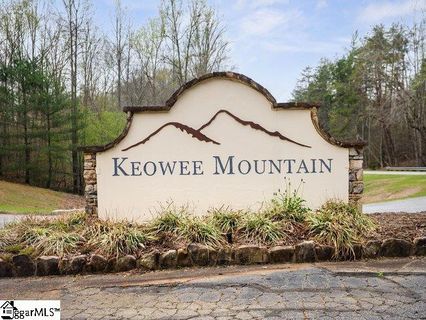 207 Sawyer Lane active home in Keowee Mountain Lake Estates, Pickens, SC