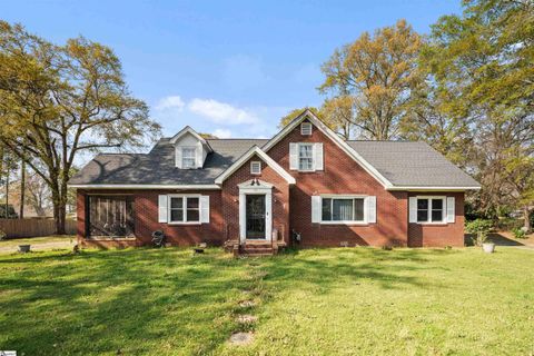 108 West Hampton Avenue