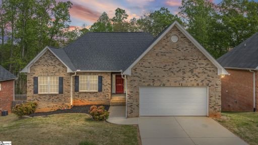 395 Sandpiper Drive active home in Eagle Pointe, Boiling Springs, SC