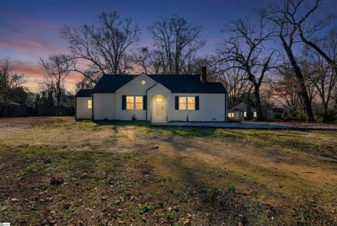 11 Willow Springs Drive active home in East Highland Estates, Greenville, SC