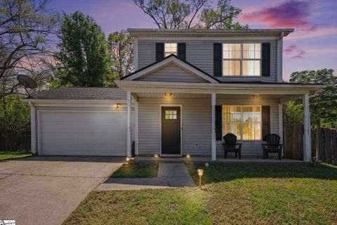 7 Diamond Hill Court active home in Hampton Ridge, Greer, SC