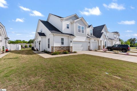 1615 Chelmsford Court active home in Wadsworth Manor, Spartanburg, SC