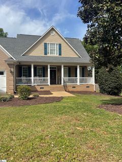 822 Tapestry Court active home in Sterling Estate, Boiling Springs, SC