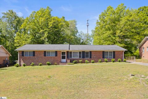126 Avon Drive sold home in Avon Park, Taylors, SC