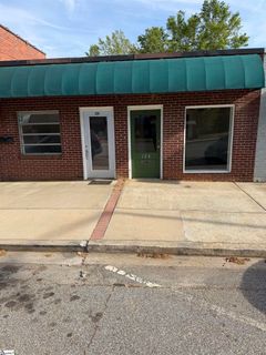 131/133 W Main Street