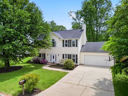 8 Twickenham Drive sold home in Melrose, Greenville, SC