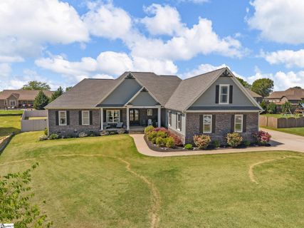 130 Monreve Drive active home in Monreve Village, Boiling Springs, SC