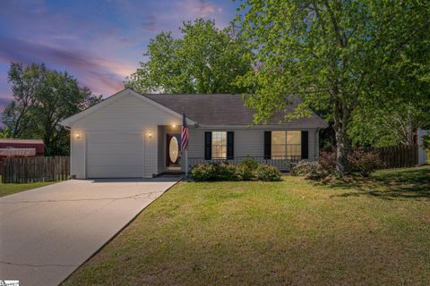 215 Bright Morning Lane pending home in Country Gardens, Fountain Inn, SC