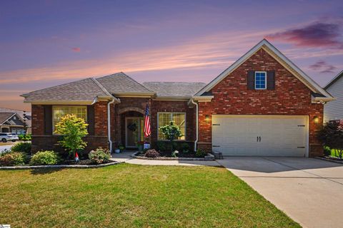 401 Woodland Oaks Court active home in The Oaks At Fowler, Simpsonville, SC