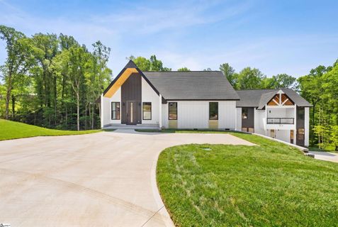11 Lee Haven Court active home in Barbrey Heights, Greenville, SC