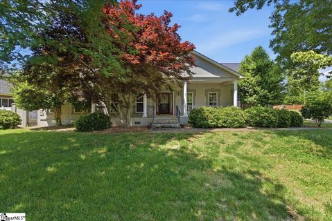212 Watersedge Drive active home in Turtle Creek, Boiling Springs, SC