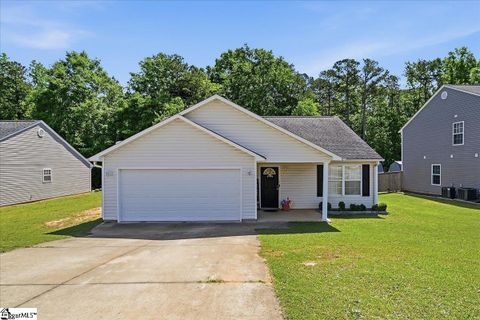 300 London Drive pending home in Pinehaven Pointe, Laurens, SC