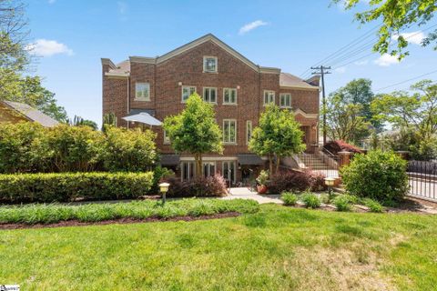 Homes in The Hamptons, Greenville