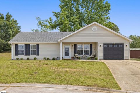1302 Autumn Glen Court pending home in Country Gardens, Fountain Inn, SC