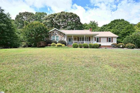 208 Sheffield Court pending home in Sedgewood, Easley, SC
