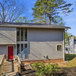 1201 Winding Way