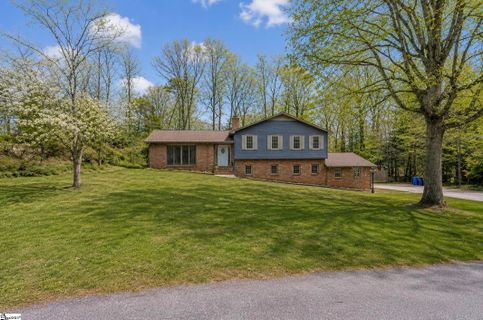 6 Devonshire Lane pending home in Northwood Hills, Greenville, SC