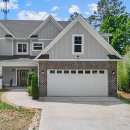 101 S Valley Lane