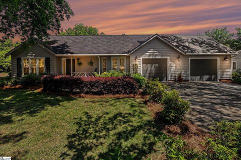 103 Walker Way Road active home in Walkers Crossing, Simpsonville, SC
