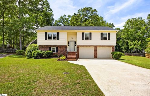 6 Royal Oak Court active home in Forrester Woods, Greenville, SC