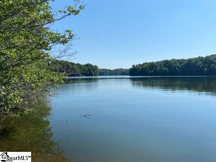 102 Peninsula Drive active home in Lake Rabon Estates, Laurens, SC