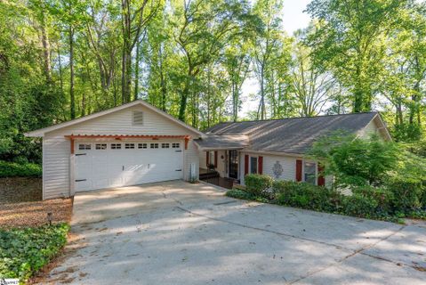 107 Stone Ridge Court active home in Sugar Creek, Greer, SC