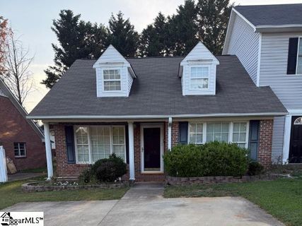 366 W Pointe Drive active home in Oak Forest, Spartanburg, SC