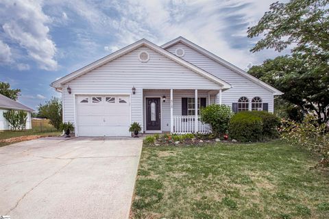 515 Climbing Rose Court active home in Country Gardens, Fountain Inn, SC