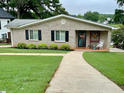 155 Lakeview Drive