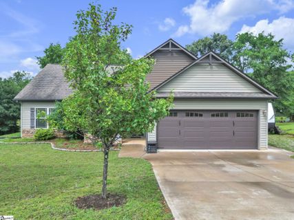 215 Cooleys Crest Lane active home in Lake Cooley Landing, Inman, SC