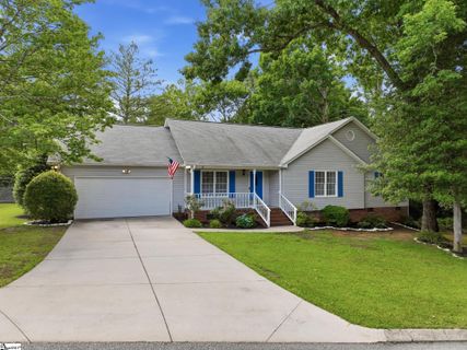 101 Emerald Way active home in Emerald Oaks, Simpsonville, SC