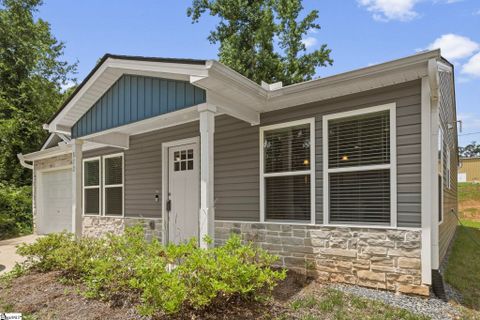 832 Fairwood Drive