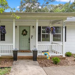206 Dogwood Court