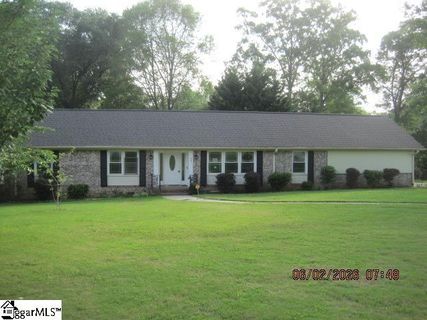 201 Confederate Circle pending home in Sheffield Forest, Taylors, SC