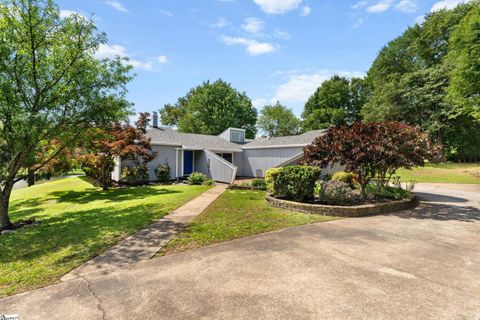 301 Black Horse Run pending home in Heritage Lakes, Simpsonville, SC