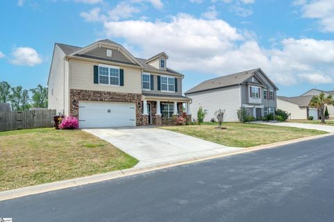 611 Willow Bank Landing active home in Bridle Path, Moore, SC