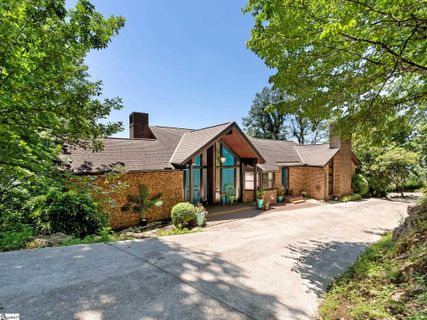 875 Altamont Road