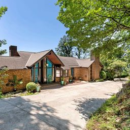 875 Altamont Road
