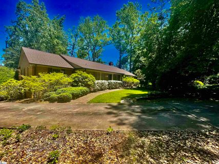 213 Old Town Way active home in Holly Tree Plantation, Simpsonville, SC
