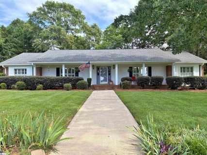 208 Plantation Drive pending home in Holly Tree Plantation, Simpsonville, SC