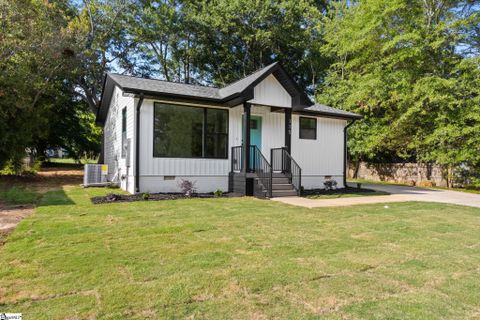 115 Hammond Avenue