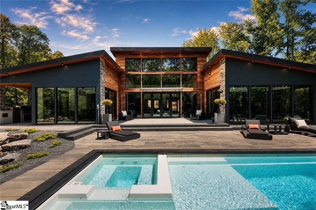 Waterfront home on Lake Hartwell