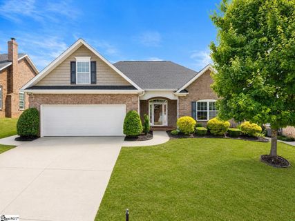 4 Cedarcrest Court active home in Baldwin Commons, Simpsonville, SC