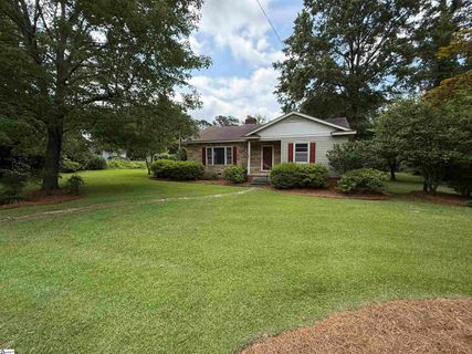 301 Pine Street active home in College View, Clinton, SC