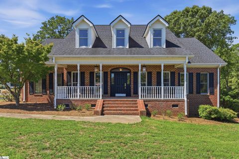 306 Forestglade Lane active home in Crown Pointe, Simpsonville, SC