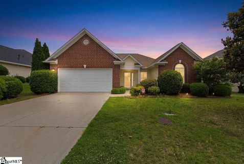 105 Eagles View Court active home in Rock Ridge, Easley, SC