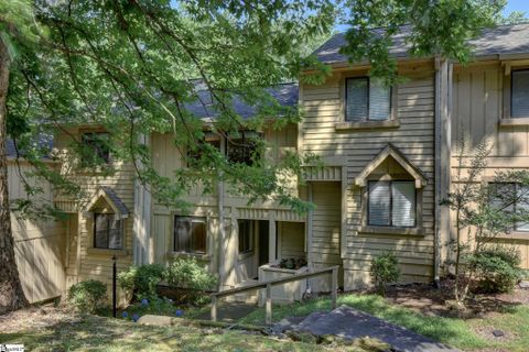 210 Harbor Cove Drive active home in Keowee Key, Salem, SC